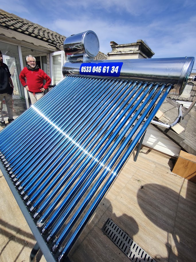 Mutlu müşterinin teras çatısına kurulan krom paslanmaz güneş enerjisi sistemi